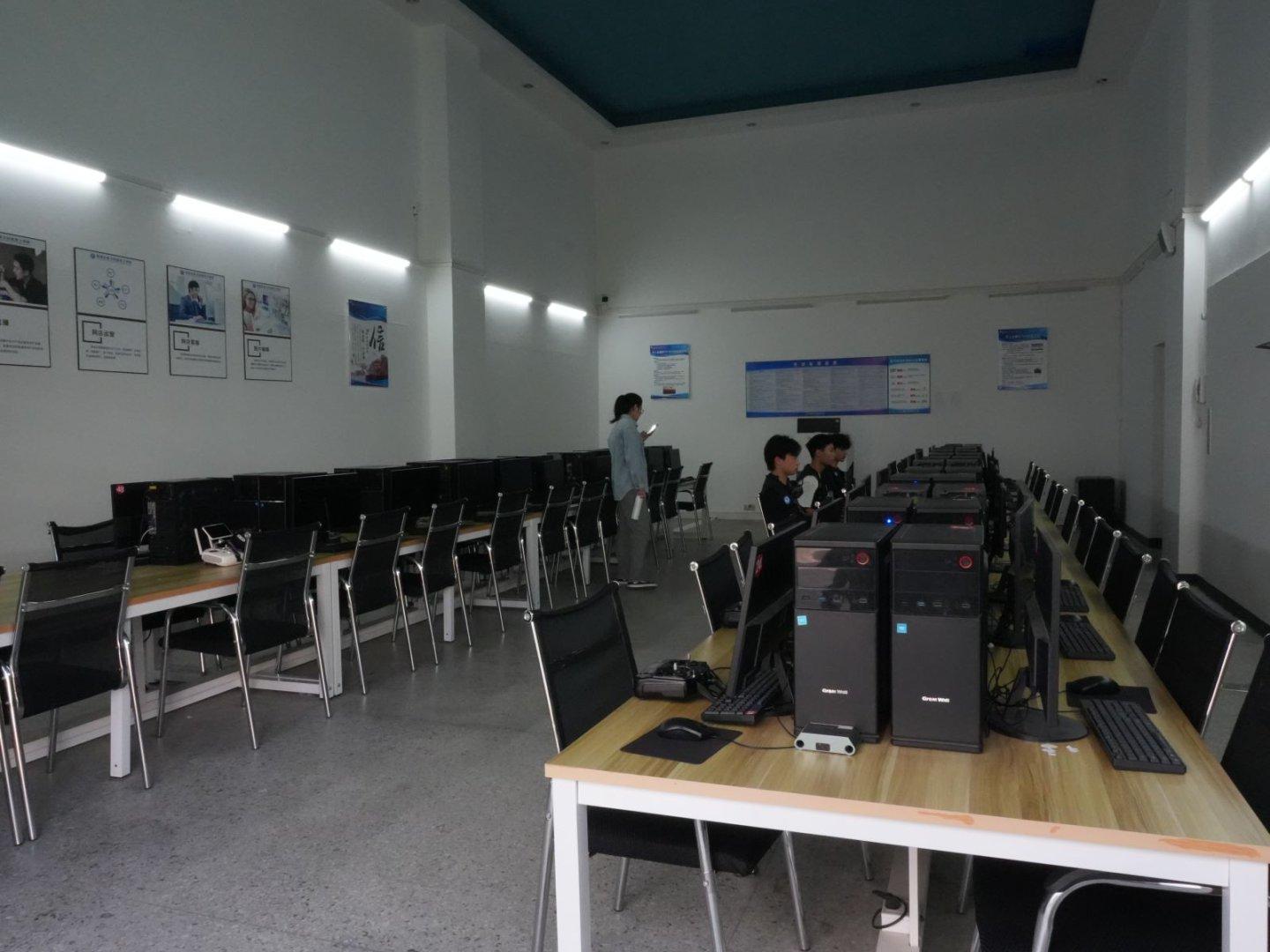 專業技能培養與技術咨詢 珠海市索卡科技技工學校的特色教育模式